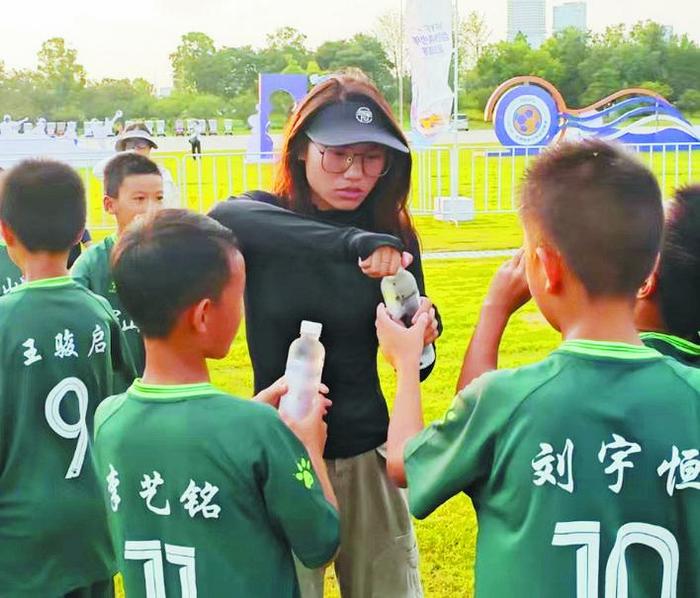 执教男足， 谁说女子不如男？