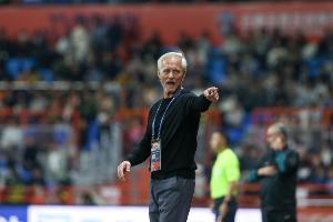 米兰体育-连场惨败！足球报：玉昆需摆正心态 暂时的阵痛不影响保级信心